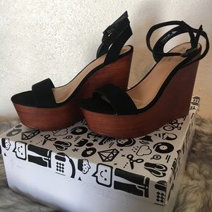 Wood wedge heel